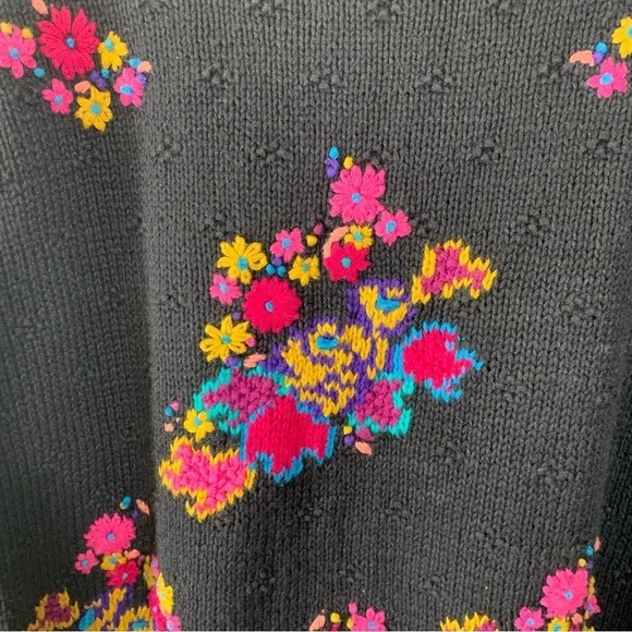 Northern Isles Portraits Womens Hand Knit Black Size Large Floral Sweater Warm - Picture 6 of 15